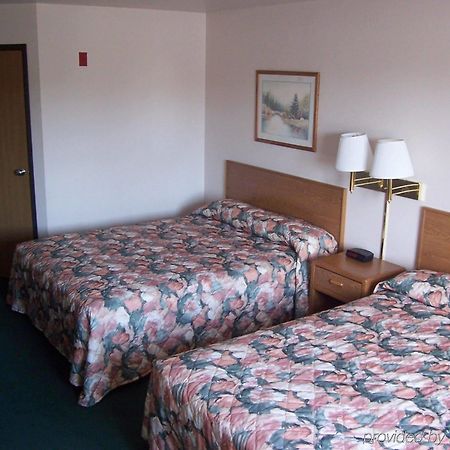 Budget Host Inn & Suites North Branch Номер фото