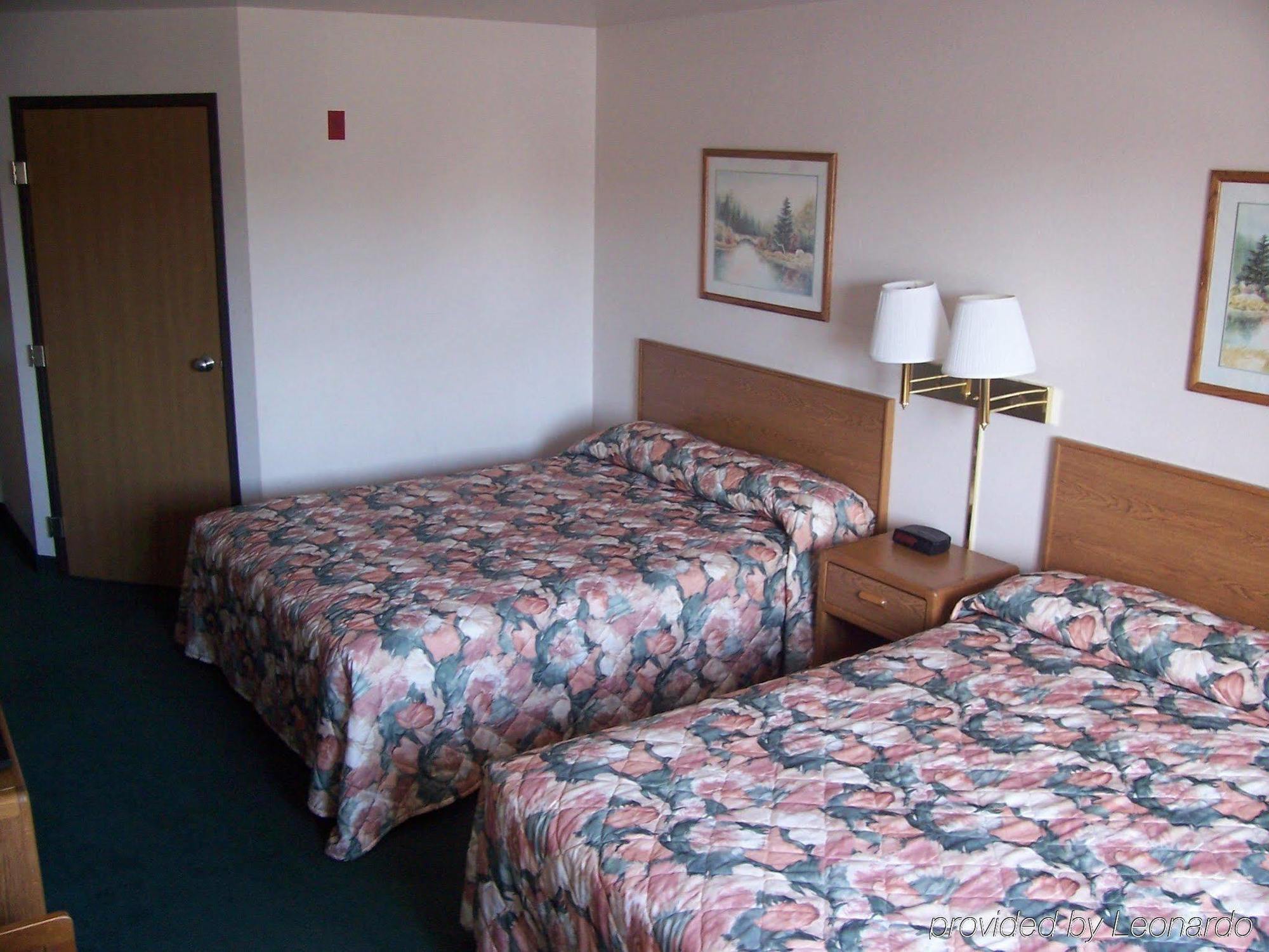 Budget Host Inn & Suites North Branch Номер фото